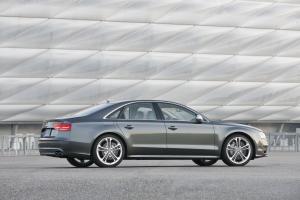 Audi S8 2012 года  (NA)